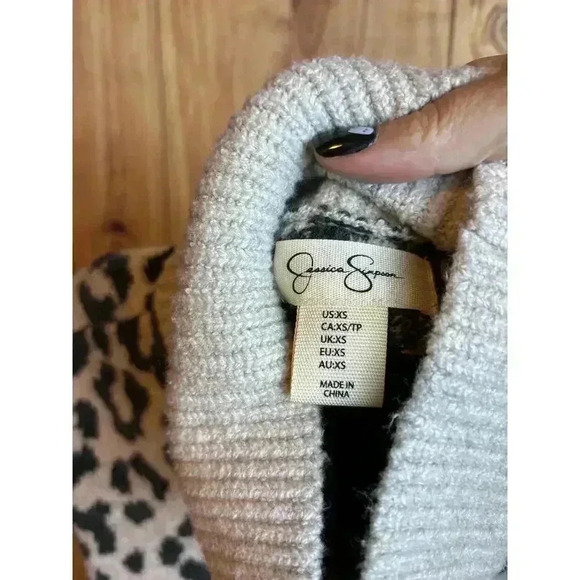 Jessica Simpson Leopard Print Sweater Women's Size XS - Picture 3 of 7
